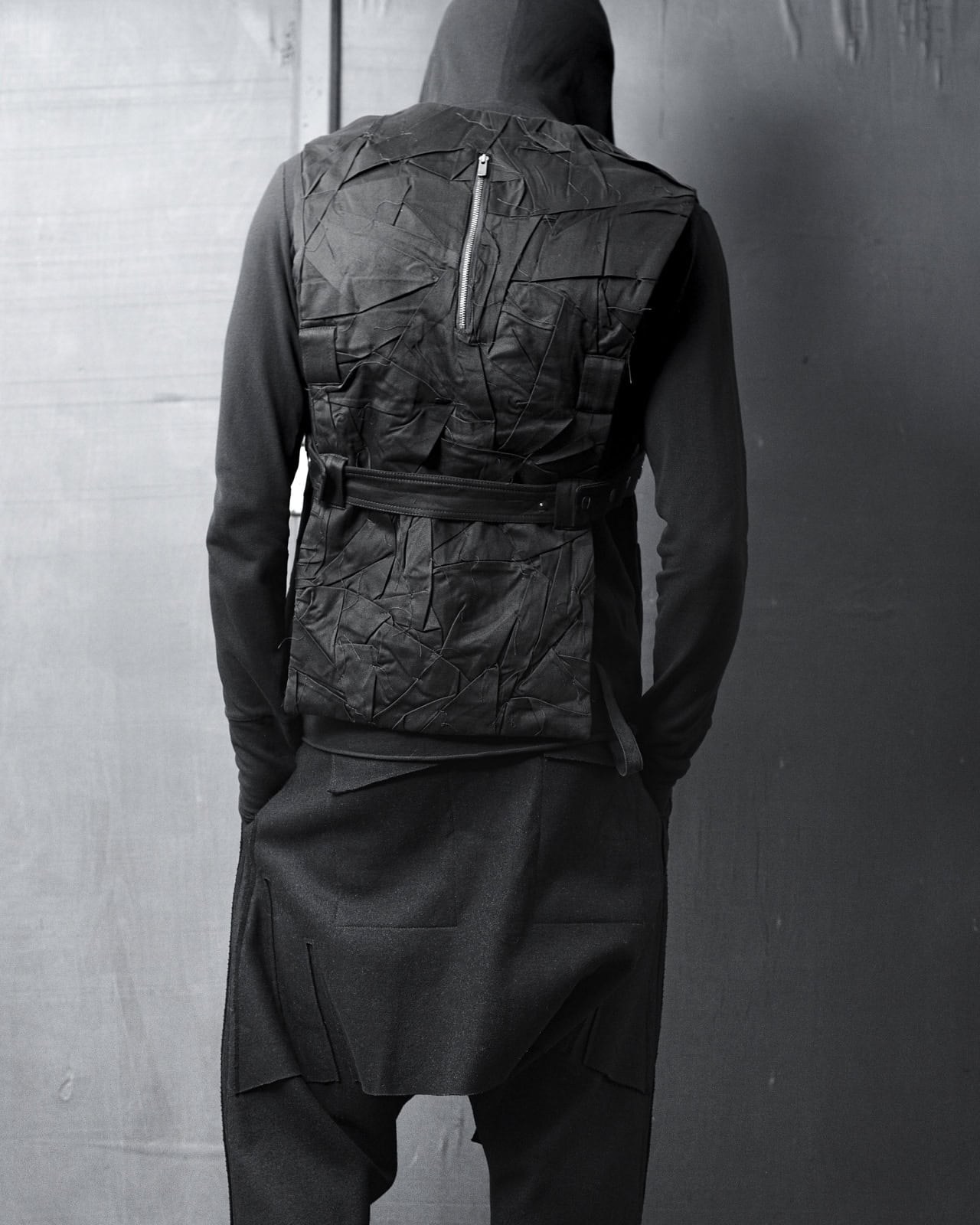 ON FOCUS | UTILITY VESTS & DECONSTRUCTED HOODIE