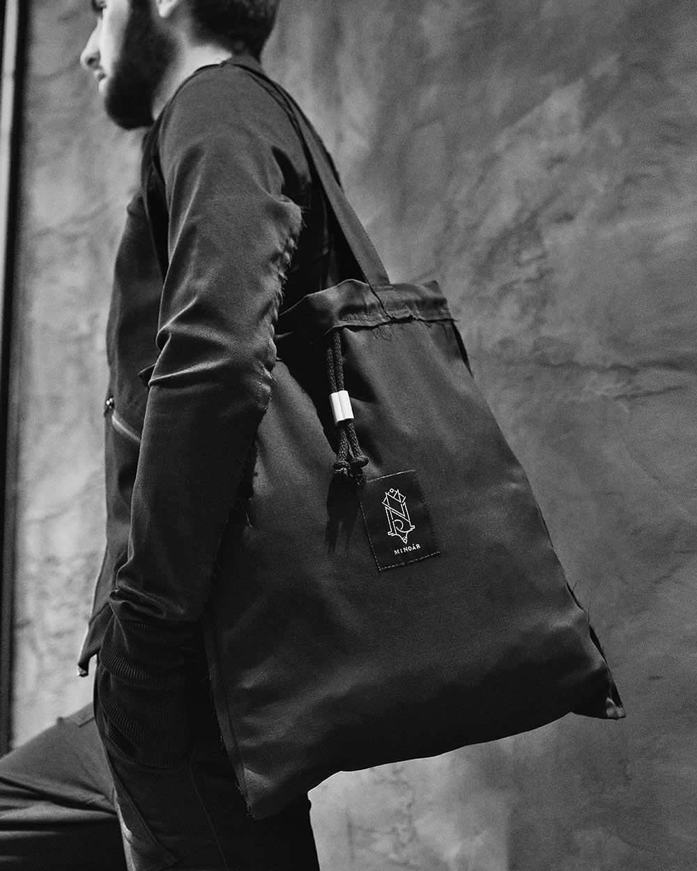 Minoár Signature Graphic Tote Bag - Image 9