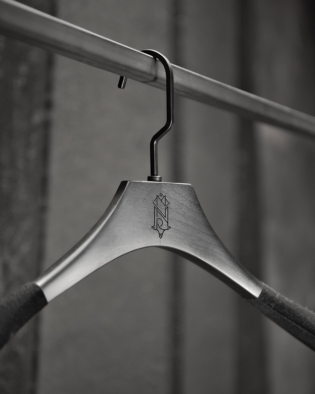 Minoár Signature Wooden Hanger