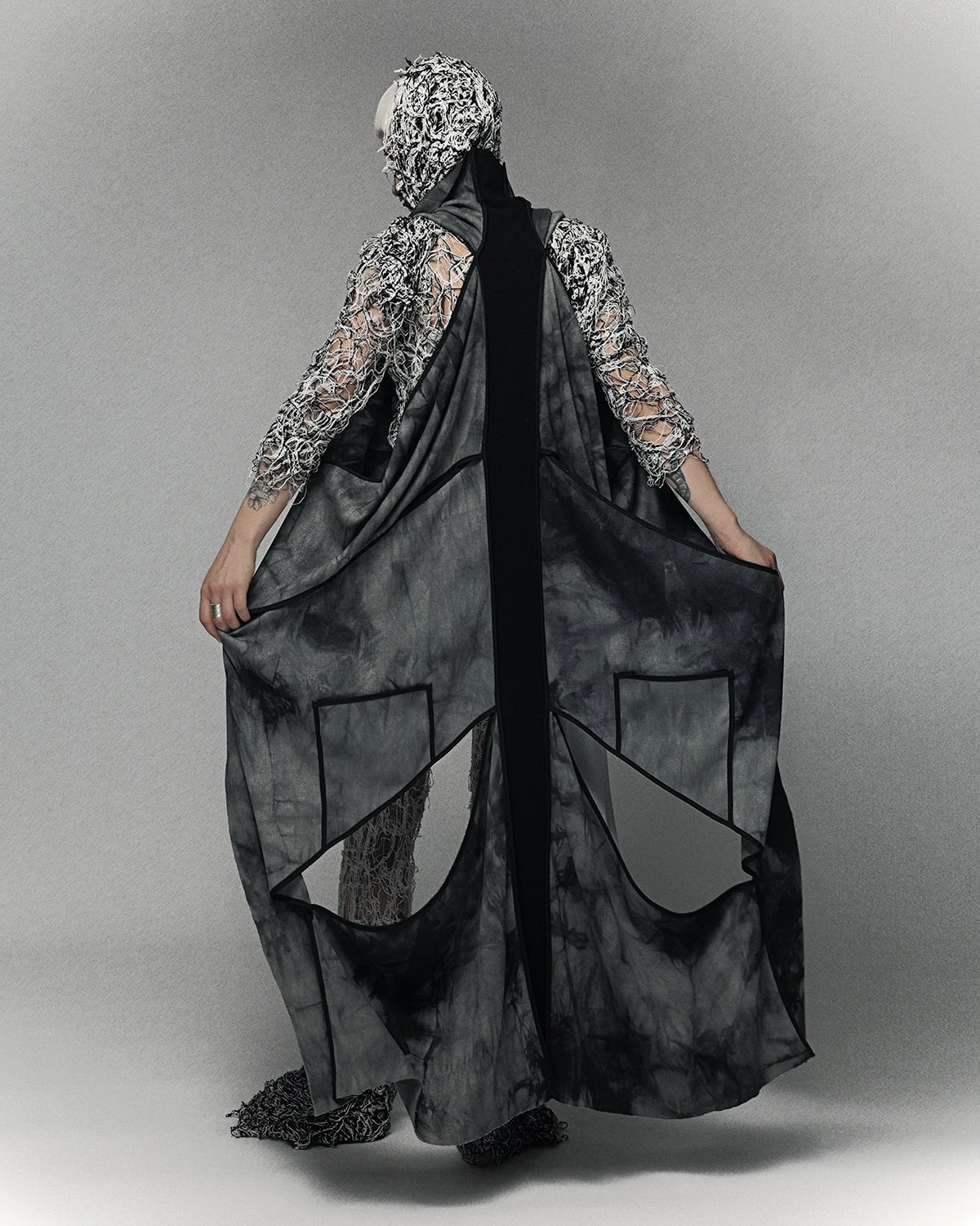 minoar-neutralism-editorial 14