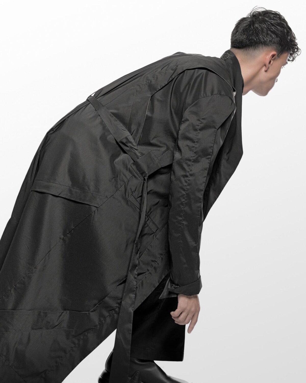 MINOAR - Gravity Deconstruct Trench Coat, Men's black cotton coat with multi-panel construction - 8