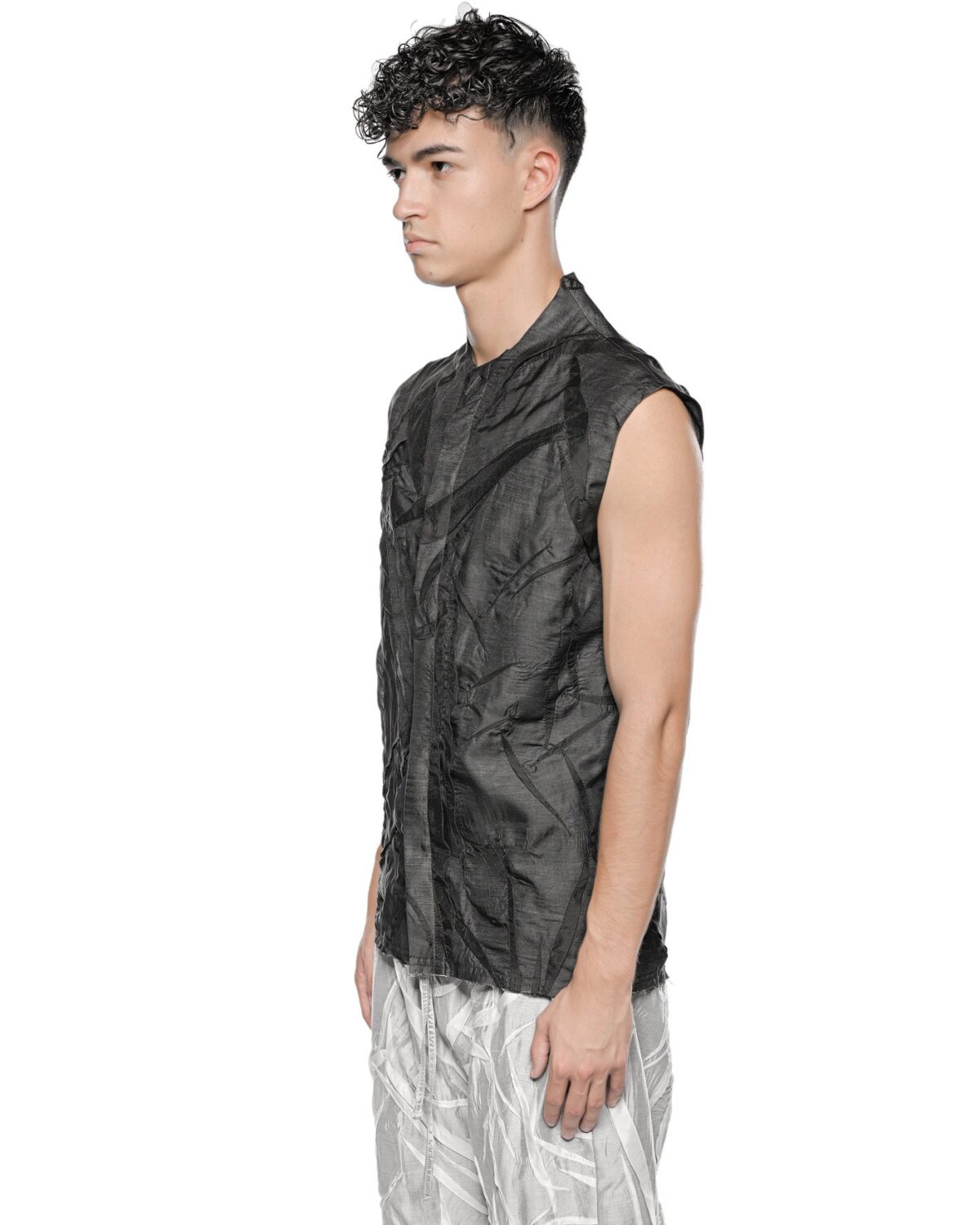 MINOAR - Diffuse Crushed Sleeveless Shirt, Men's black lyocell shirt with Crushed texture - 3