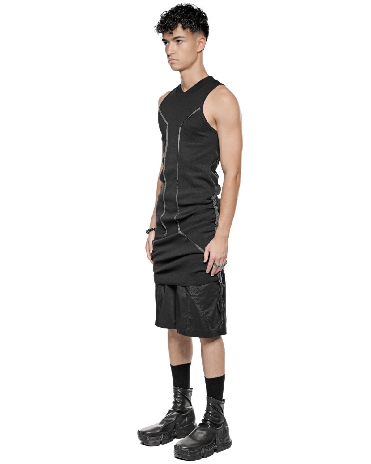 MINOAR - Cluster Adjustable Long Tank Top, Men's black cotton top with external seam detail - 3