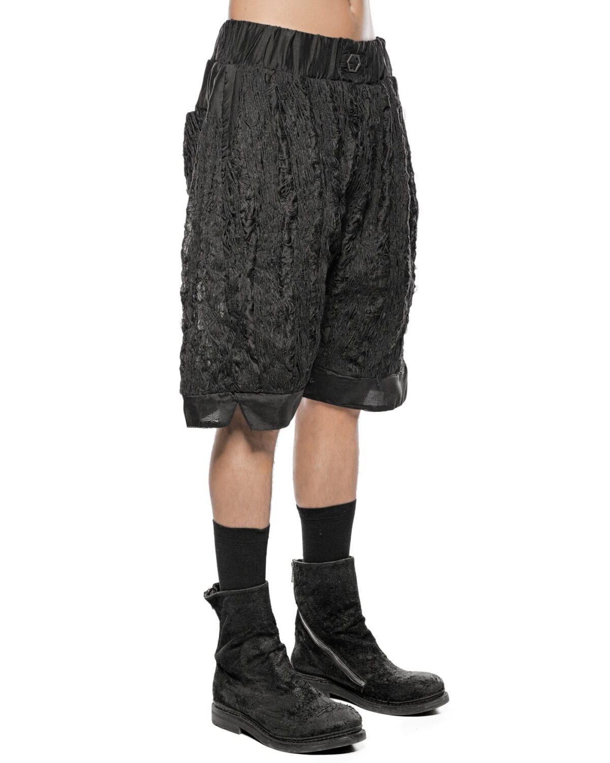 MINOAR - Filamentous Shell Wide Shorts, Men's black cotton shorts with Fiber-Bond texture - 3