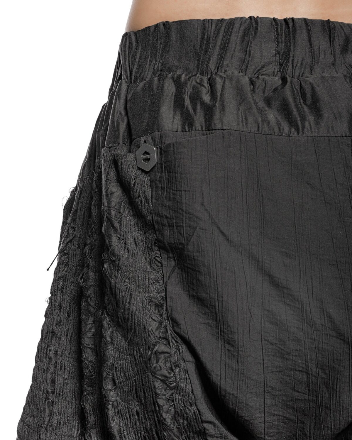 MINOAR - Filamentous Shell Wide Shorts, Men's black cotton shorts with Fiber-Bond texture - 9