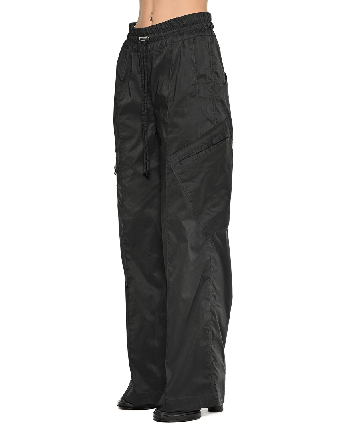 MINOAR - Gravity Flare Cargo Trousers, Women's black cotton trousers with diagonal welt pockets - 3