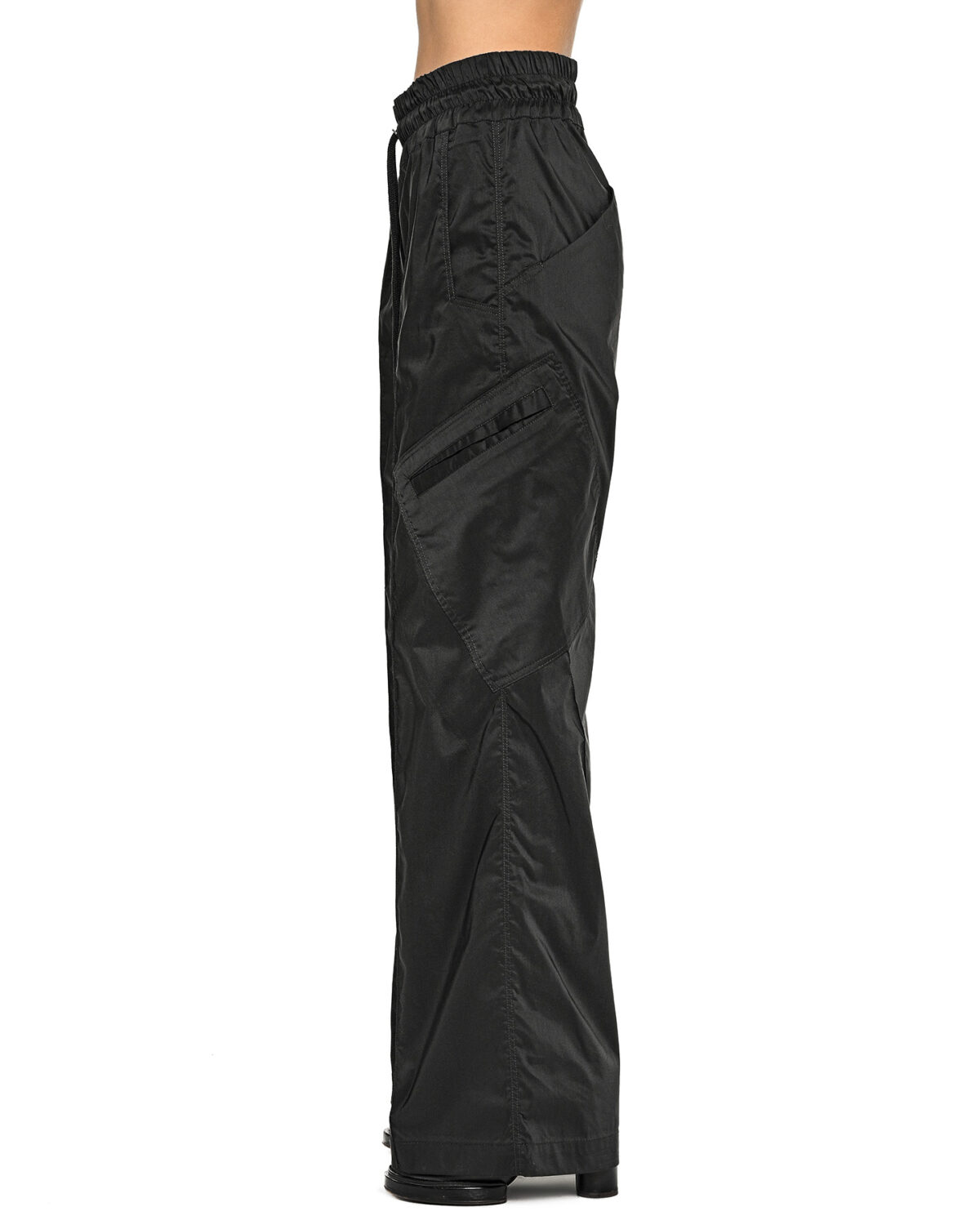 MINOAR - Gravity Flare Cargo Trousers, Women's black cotton trousers with diagonal welt pockets - 4