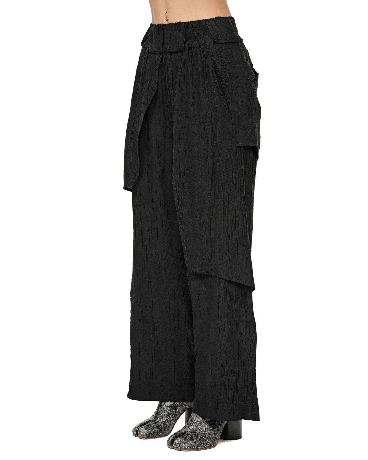 MINOAR - Array Soft Layers Pants, Women's black viscose pants with diagonal welt pockets - 4