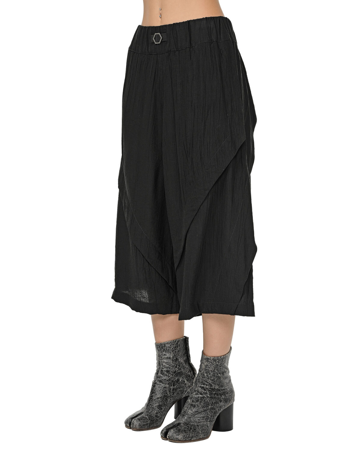 MINOAR - Array Loose Crop Panel Pants, Women's black viscose pants with drop-crotch silhouette - 3