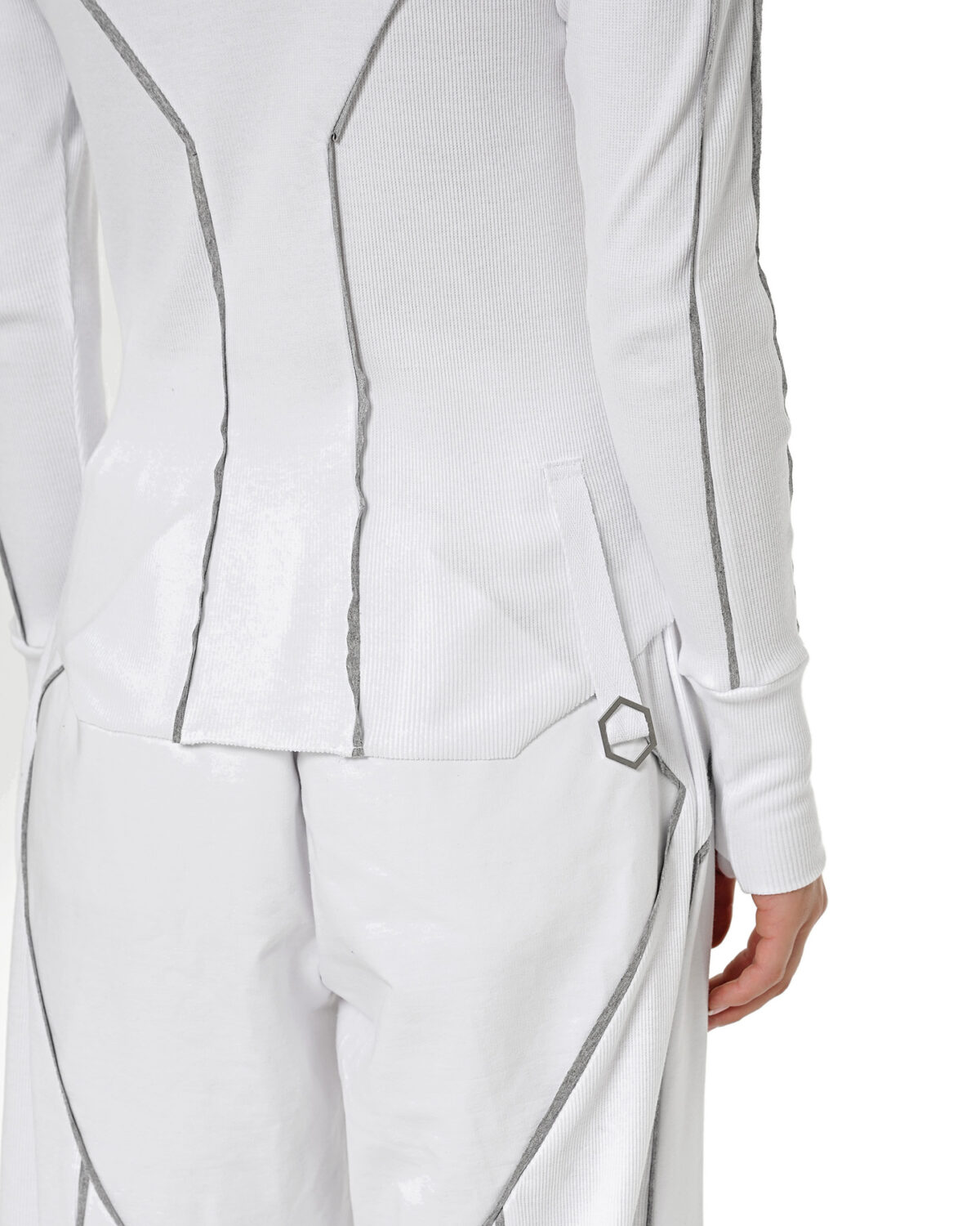 MINOAR - Cluster Long sleeve T-shirt, Women's white cotton long sleeve T-shirt with external seam detail - 4