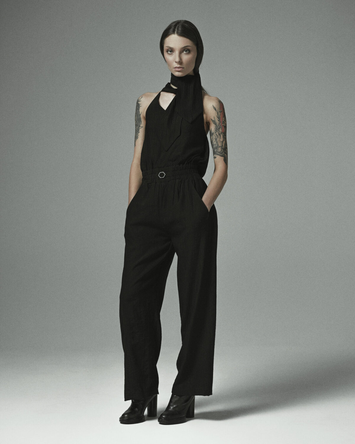 MINOAR - Array Bow Collar Black Overall, Women's black viscose overall with relaxed fit - 9