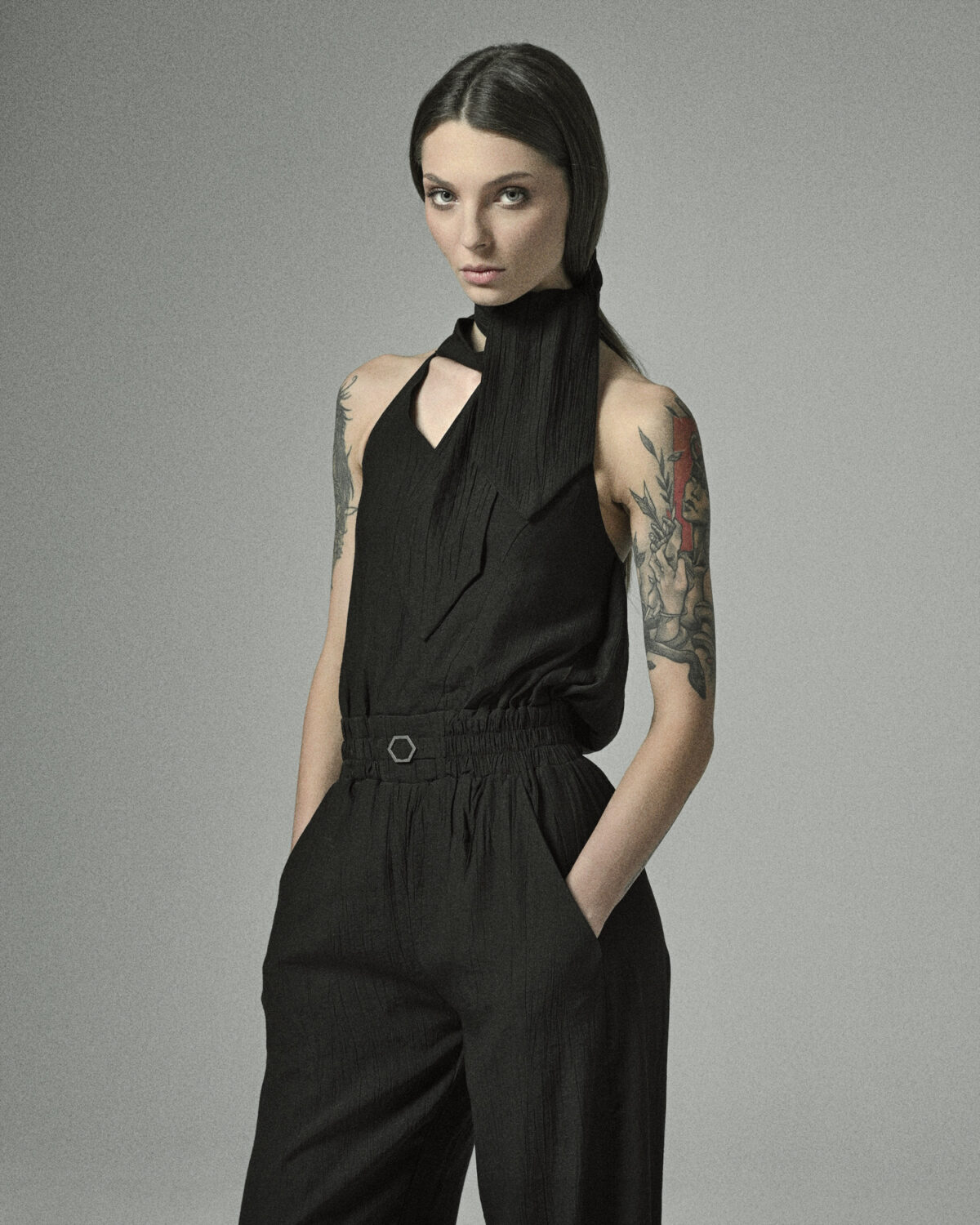 MINOAR - Array Bow Collar Black Overall, Women's black viscose overall with relaxed fit - 10
