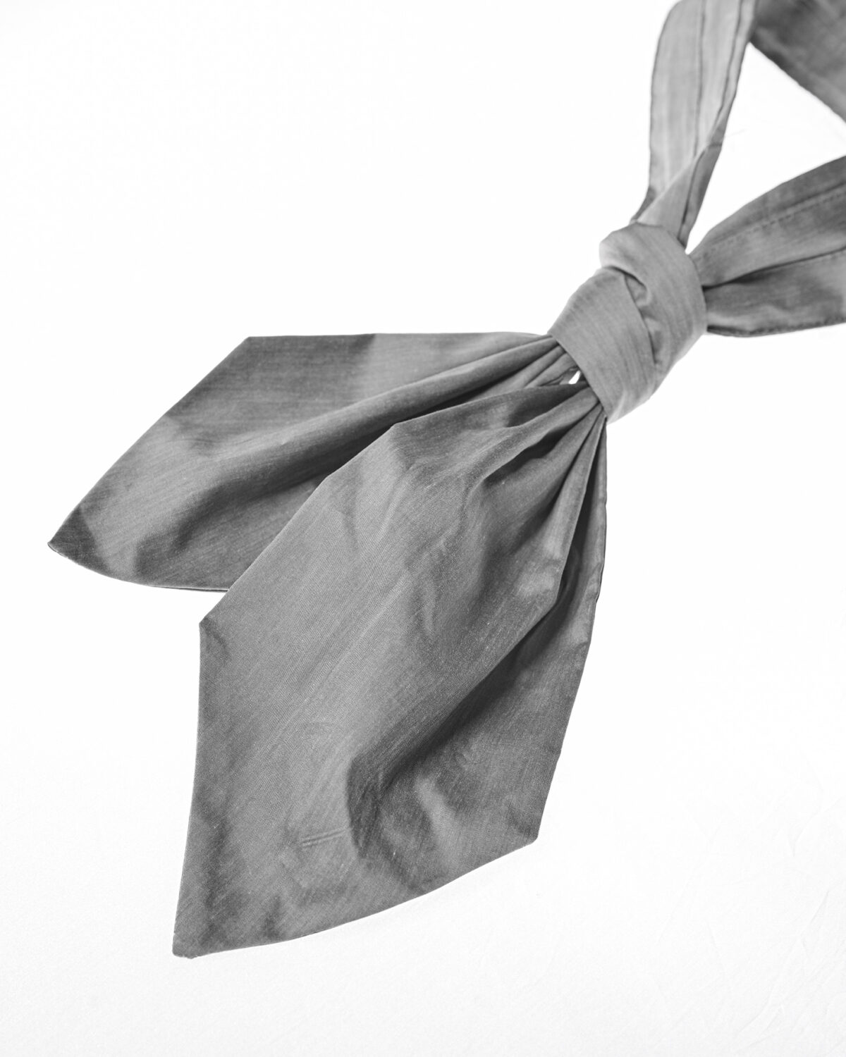 MINOAR - Inox Ascot Tie, Unisex grey cotton tie with steel hardware detail - 5