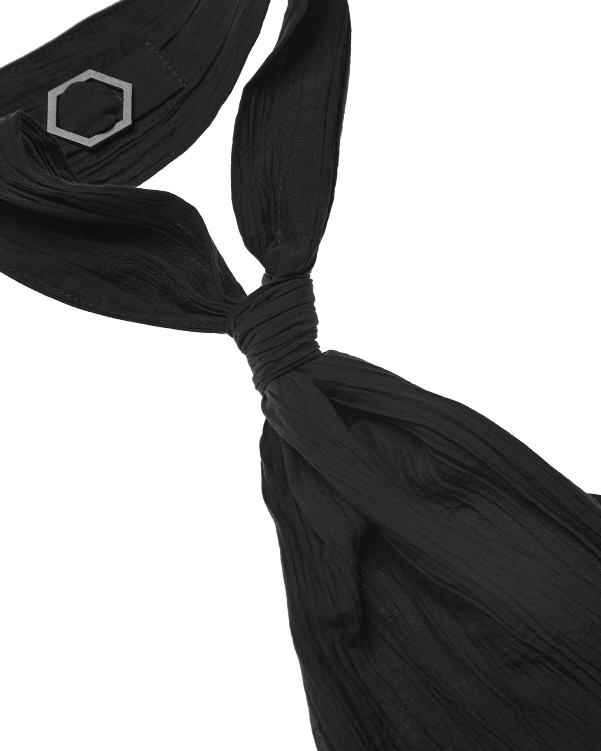 MINOAR - Array Ascot Tie, Unisex black viscose tie with steel hardware detail - 7