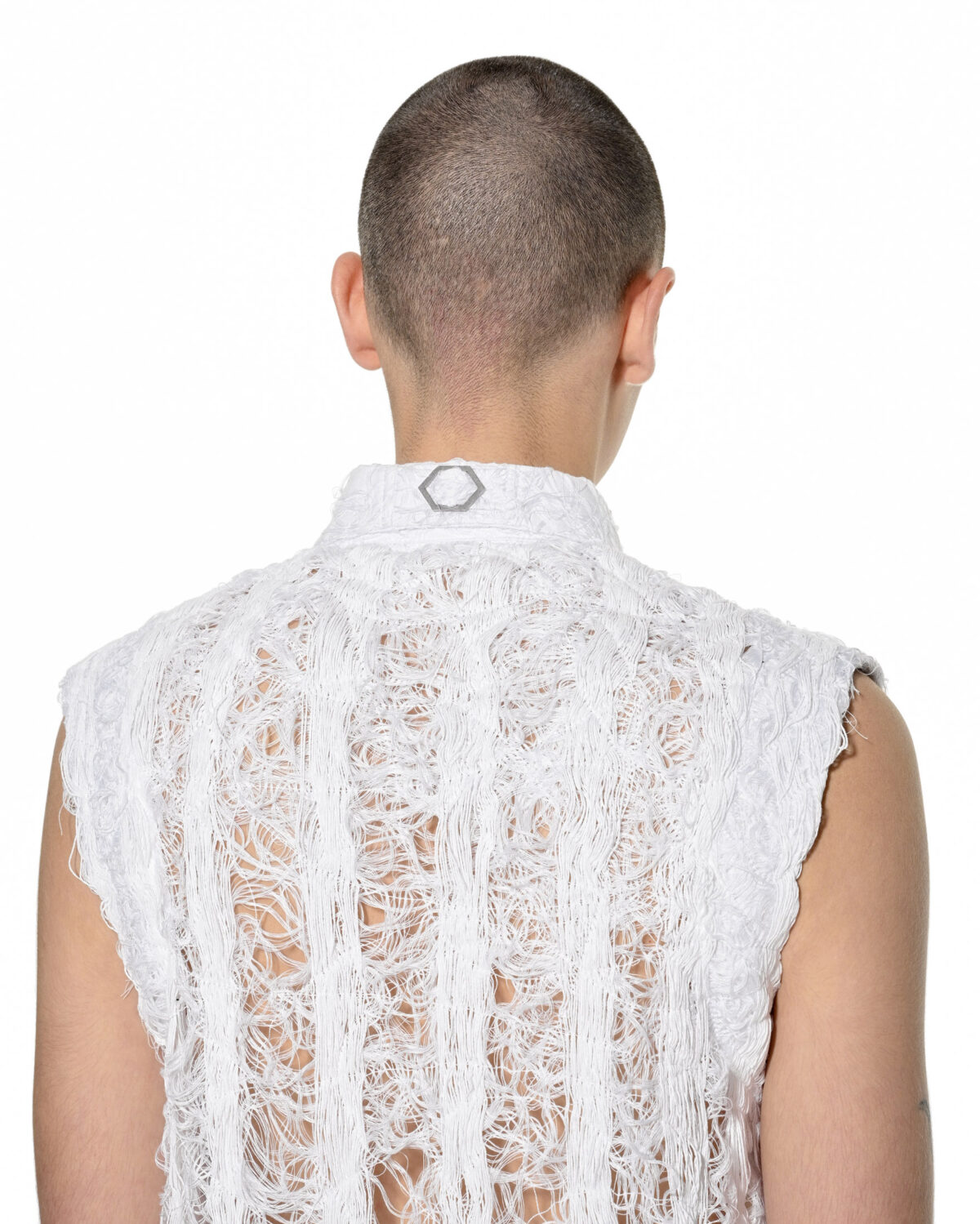 MINOAR - Filamentous Sleeveless Optic Collar Shirt, Men's white cotton shirt with Fiber-Bond texture - 5