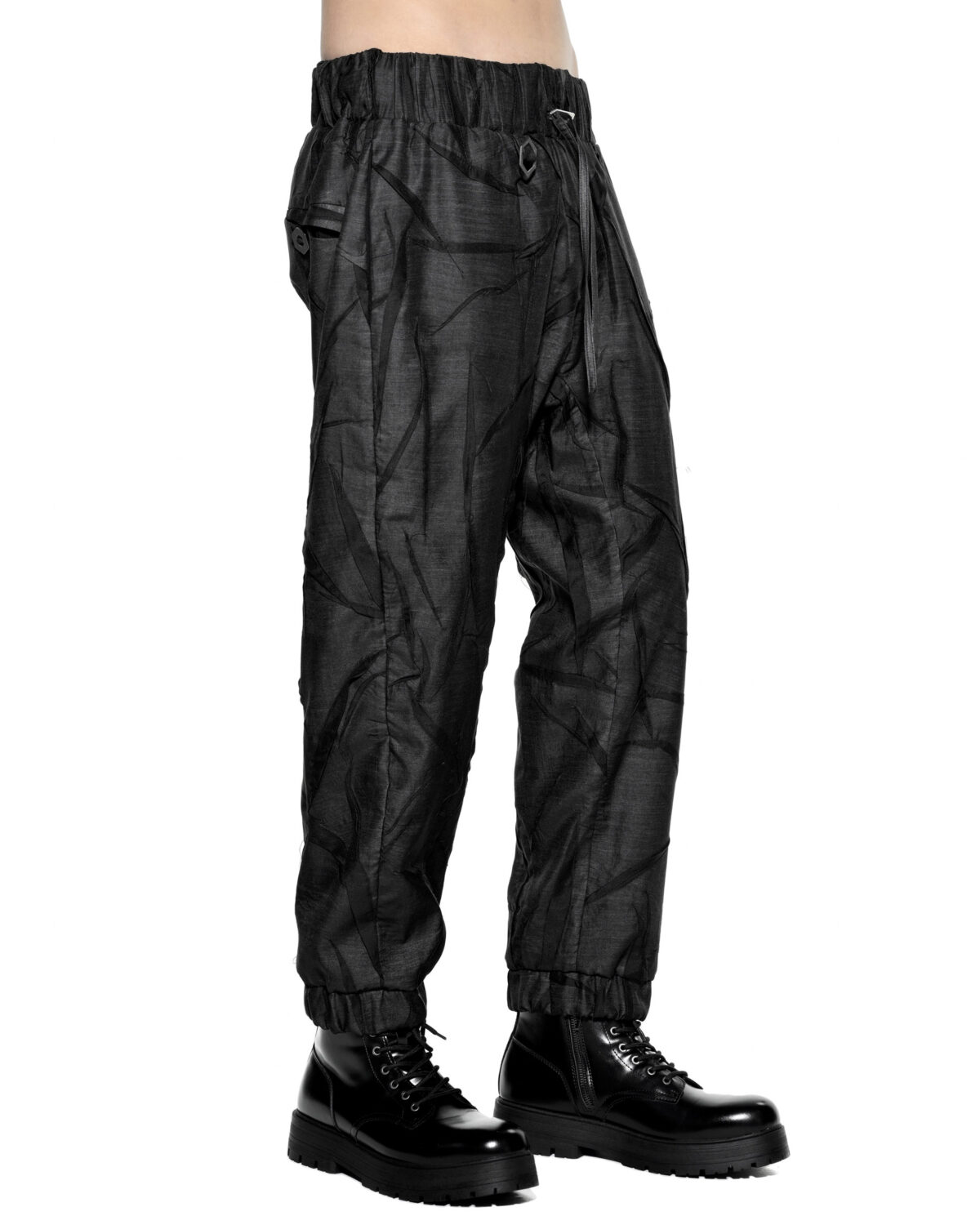 MINOAR - Diffuse Crushed Dark Pants, Men's black lyocell pants with diagonal welt pockets - 4