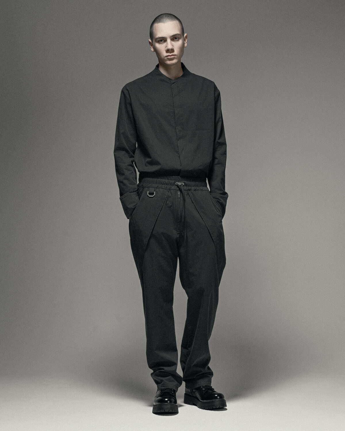MINOAR - Dense Segment Layers Trousers, Men's black cotton trousers with diagonal panel construction - 6
