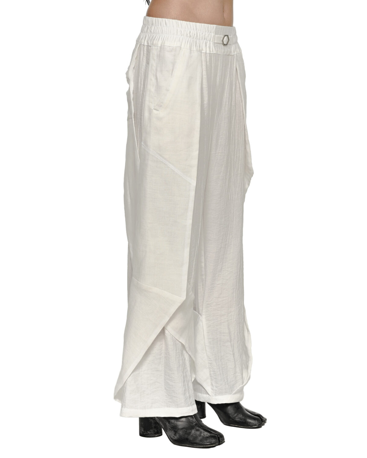 MINOAR - Pillar Loose Trousers, Women's white trousers with diagonal welt pockets - 3