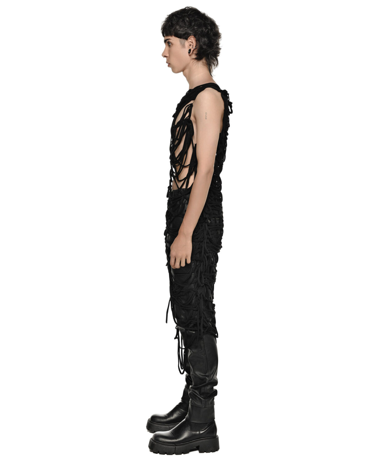 MINOAR - Pallas Elongated Sleeveless Top, Men's black cotton top with Fiber-Bond texture - 3