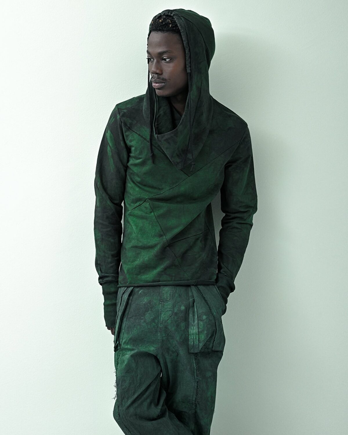 MINOAR - Cold Dyed Wrangle Hood Sweater, Men's green cotton sweater with thumb openings - 9