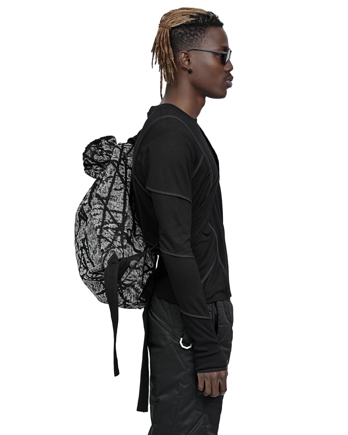 MINOAR - Tachyon Quilt Contrast Kutch Bag, Unisex black cotton bag with steel hardware detail - 6