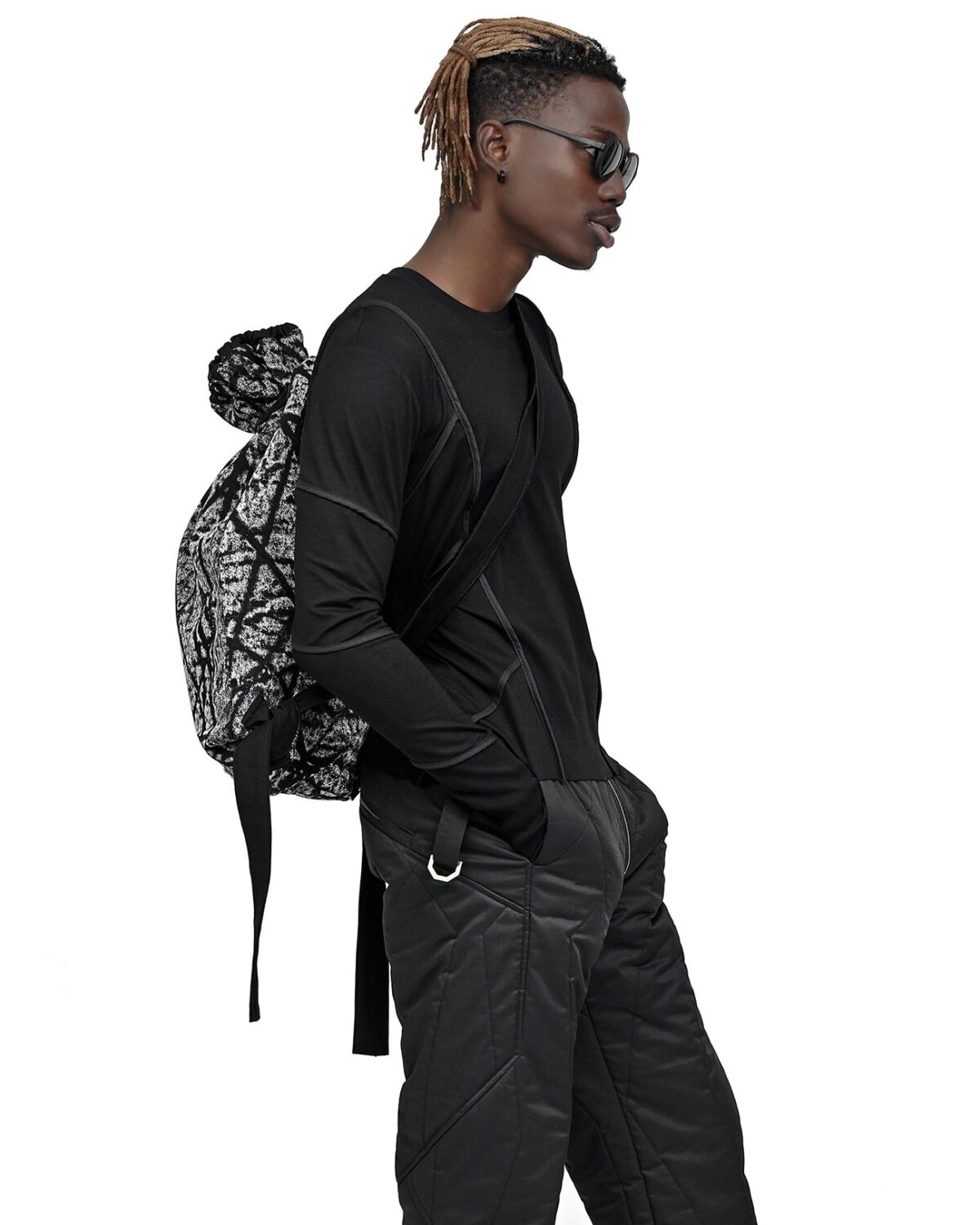 MINOAR - Tachyon Quilt Contrast Kutch Bag, Unisex black cotton bag with steel hardware detail - 5