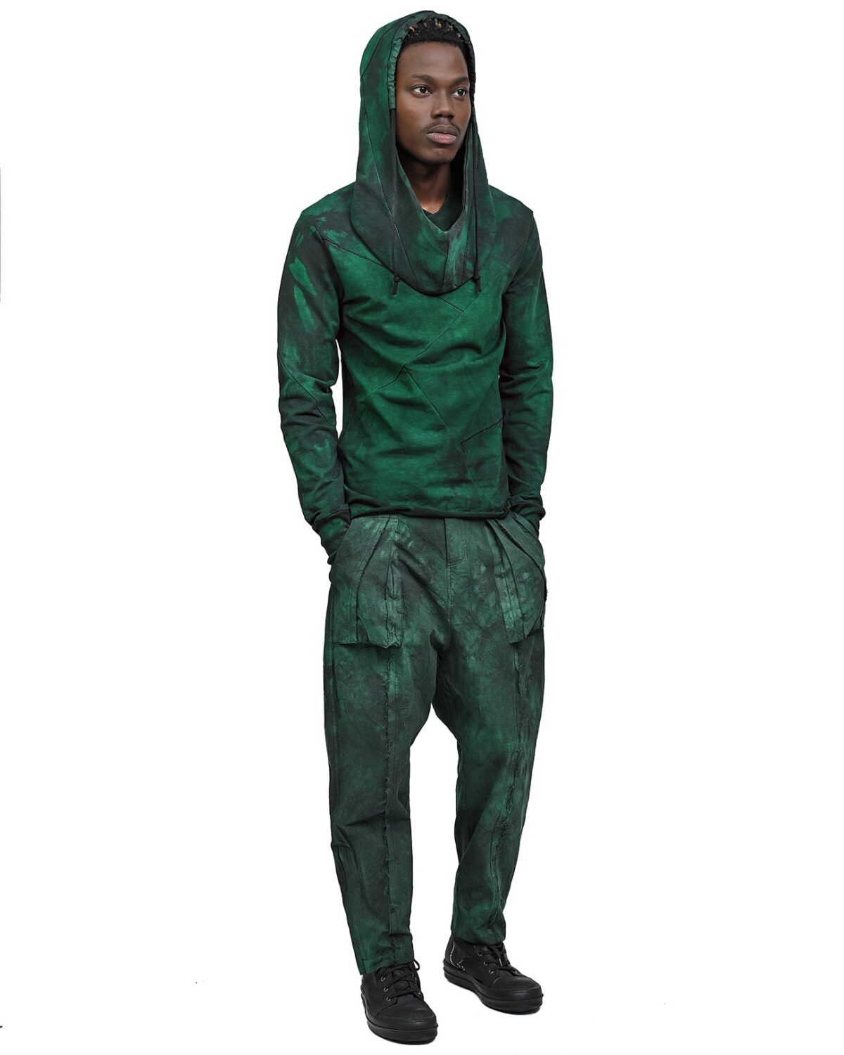 MINOAR - Cold Dyed Wrangle Hood Sweater, Men's green cotton sweater with thumb openings - 10