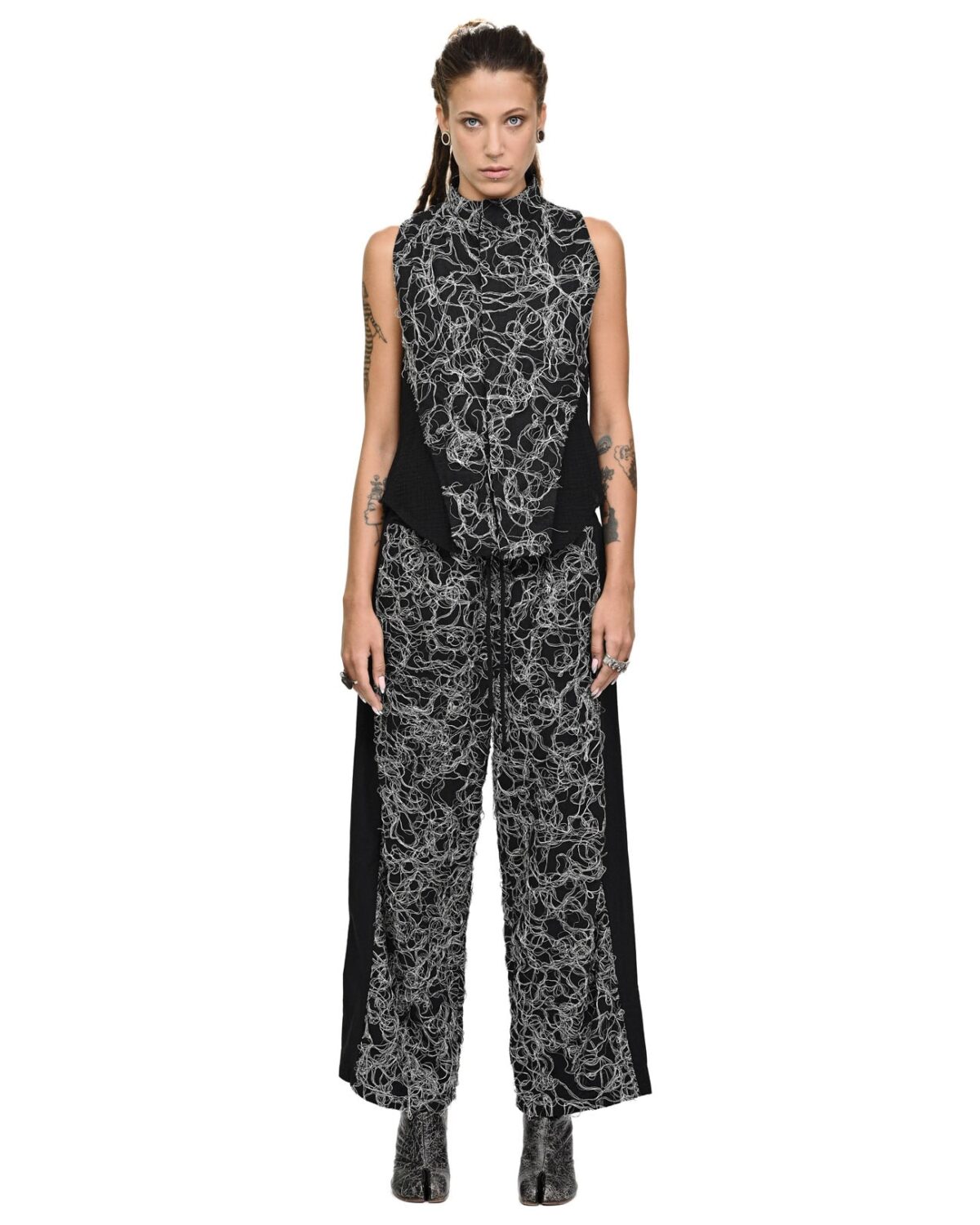 MINOAR - Contrast Angle Construct Vest, Women's black cotton vest with multi-segment construction - 9