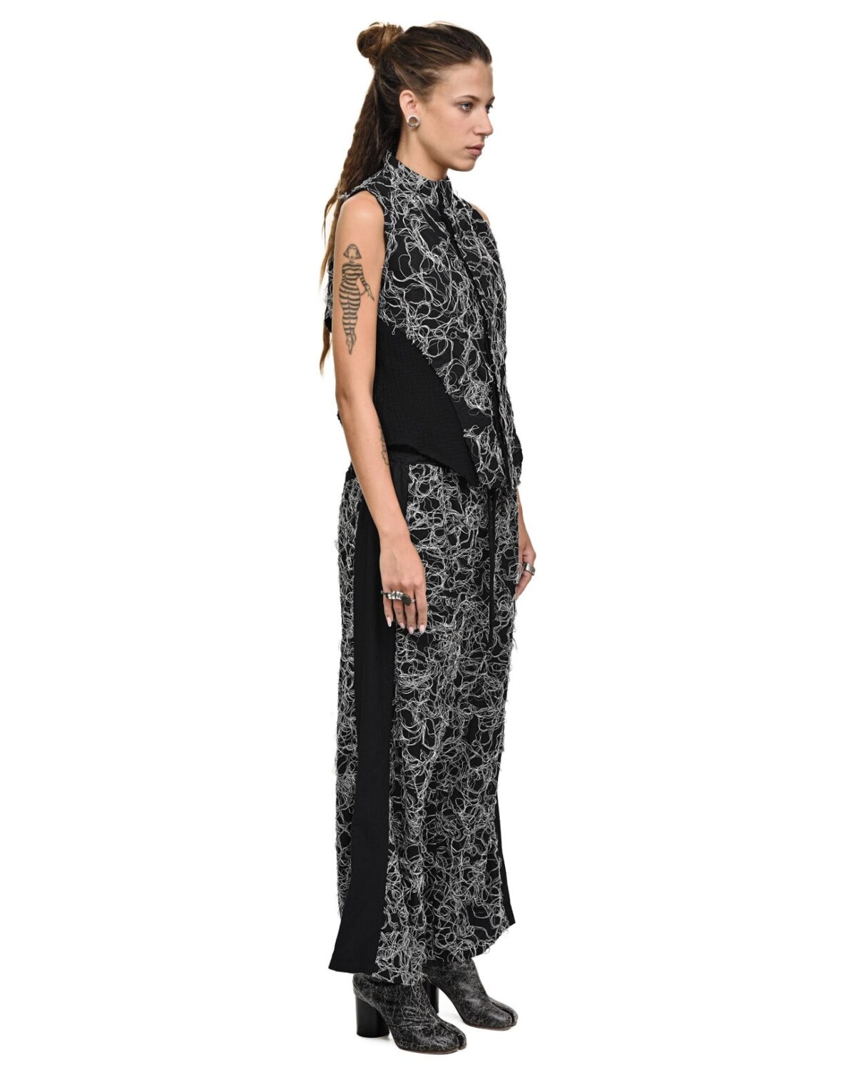 MINOAR - Contrast Angle Construct Vest, Women's black cotton vest with multi-segment construction - 4