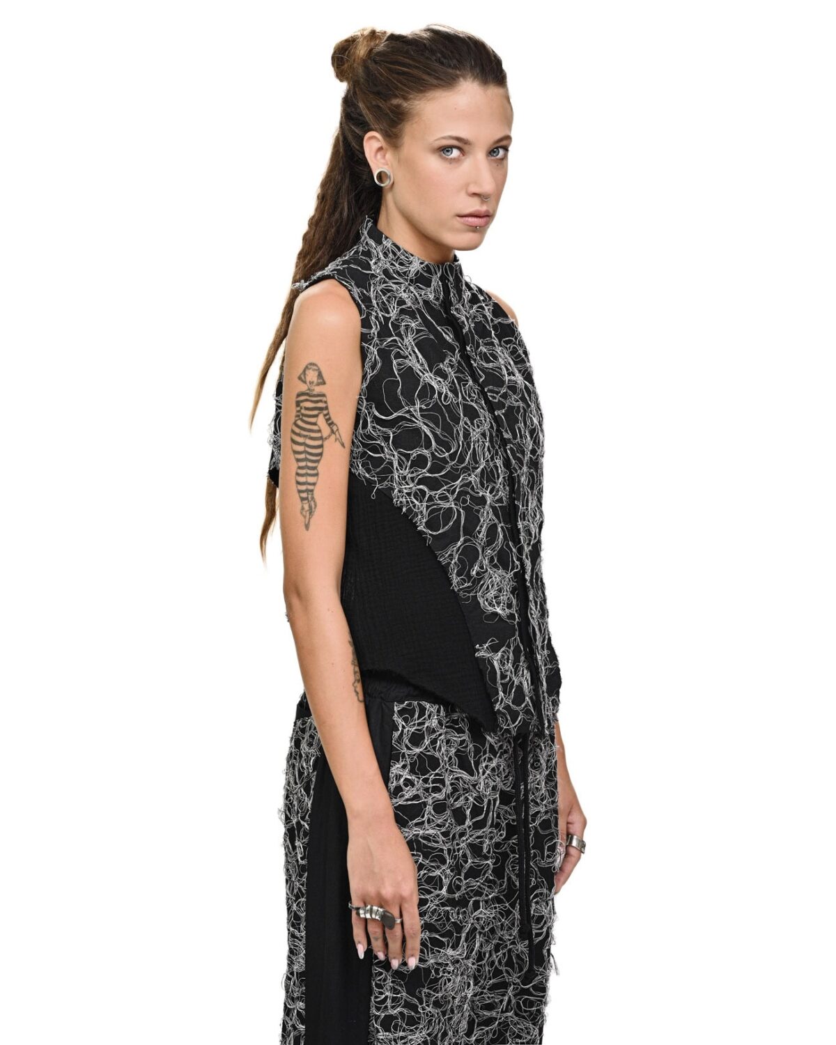 MINOAR - Contrast Angle Construct Vest, Women's black cotton vest with multi-segment construction - 5