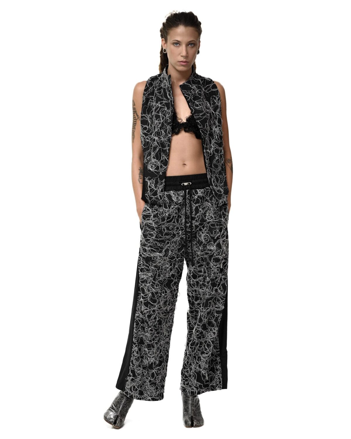 MINOAR - Contrast Angle Construct Vest, Women's black cotton vest with multi-segment construction - 3