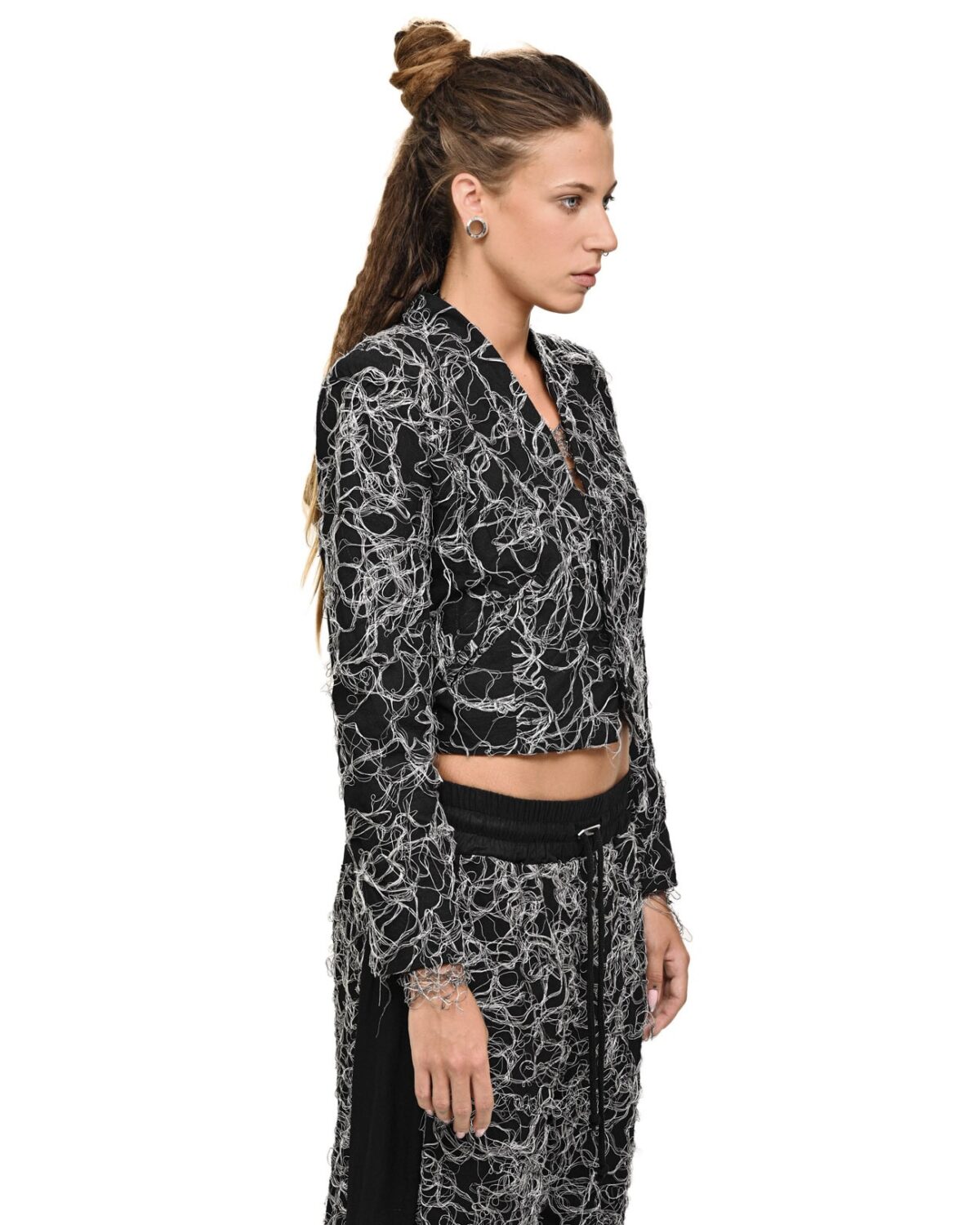 MINOAR - Contrast Cropped Collarless Jacket, Women's black cotton jacket with Fiber-Bond texture - 3