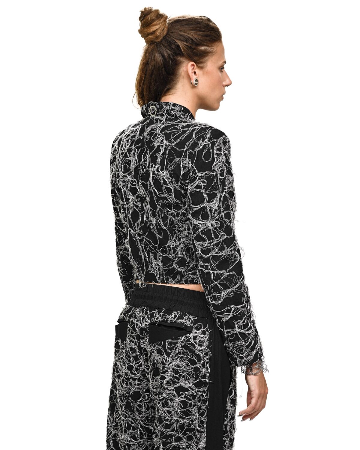 MINOAR - Contrast Cropped Collarless Jacket, Women's black cotton jacket with Fiber-Bond texture - 4