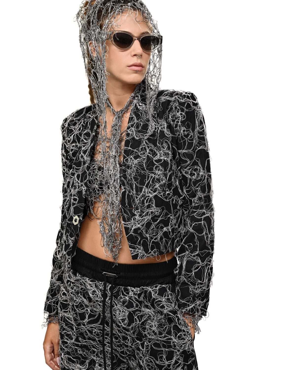 MINOAR - Contrast Cropped Collarless Jacket, Women's black cotton jacket with Fiber-Bond texture - 6