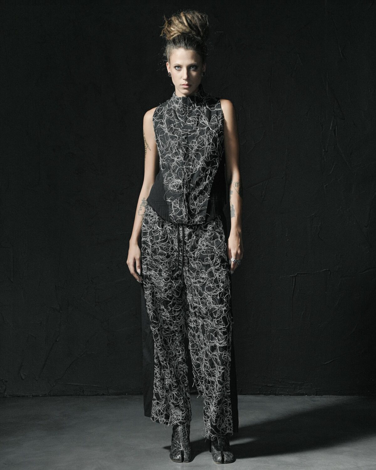 MINOAR - Fiber Bond Contrast Lounge Pants, Women's black cotton pants with diagonal welt pockets - 8