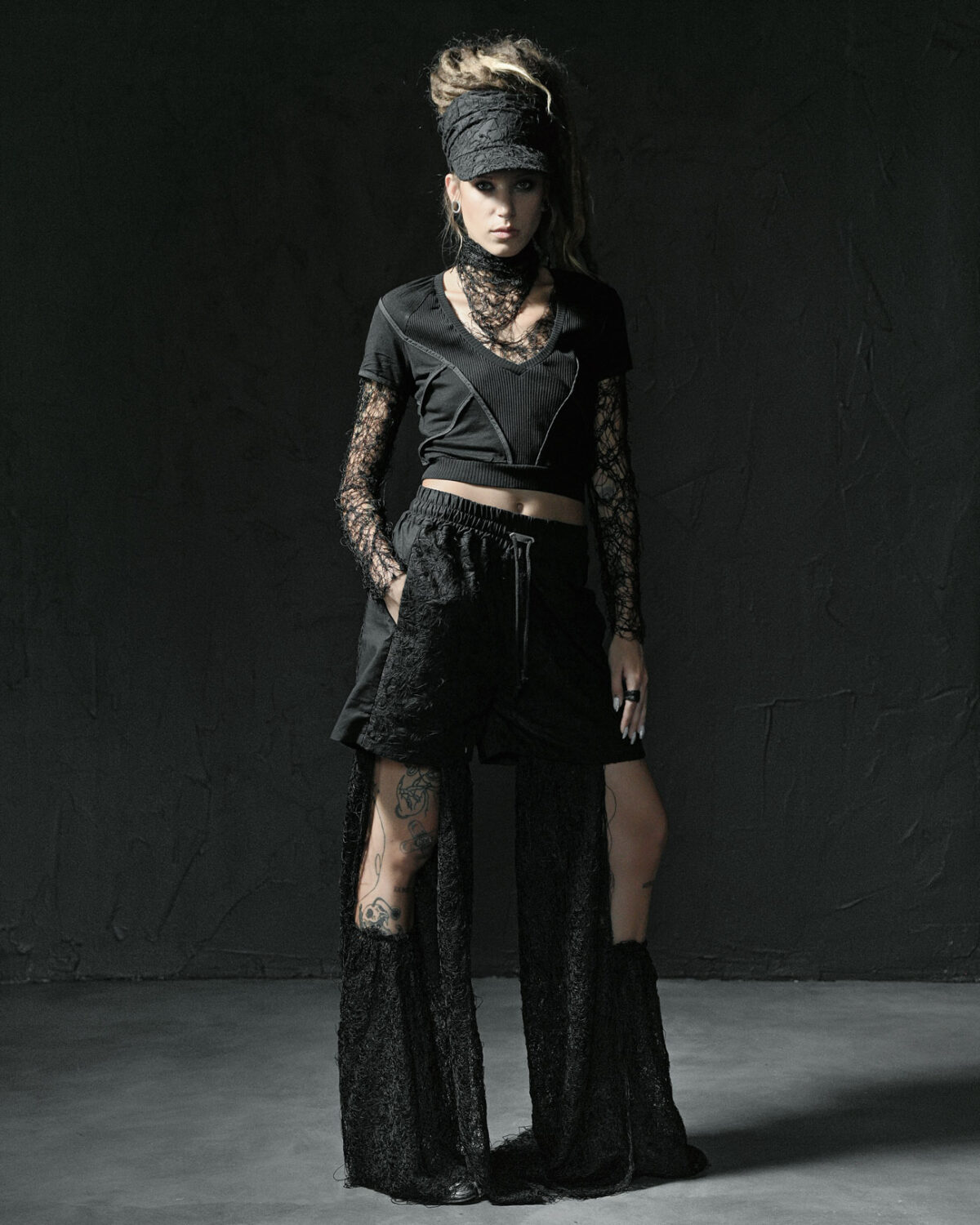 MINOAR - Web Fiber Bond Black Crop Top, Women's black viscose top with Fiber-Bond texture - 6