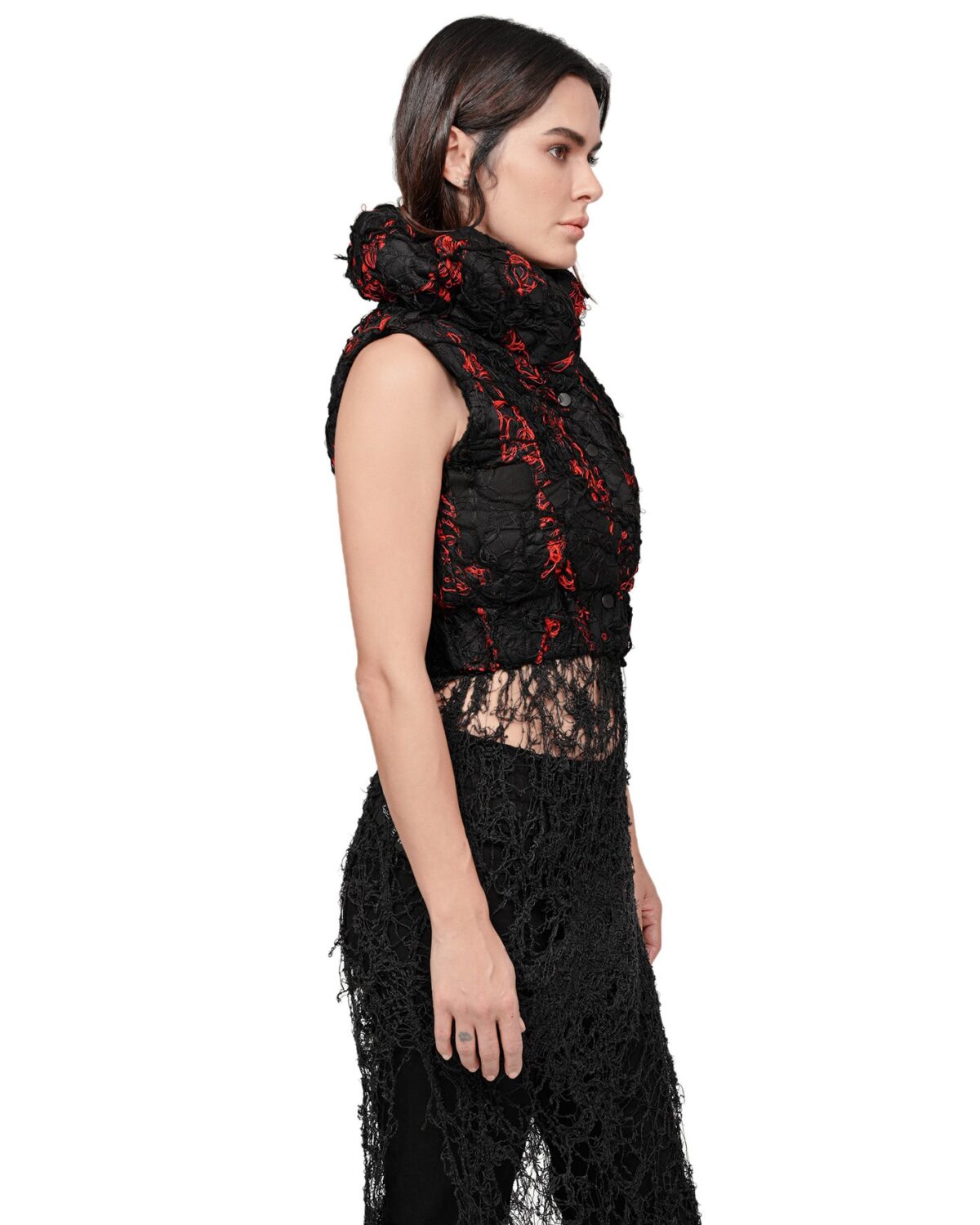 MINOAR - Fiber Bond Magma Crop Vest, Women's black cotton vest with Fiber-Bond texture - 4
